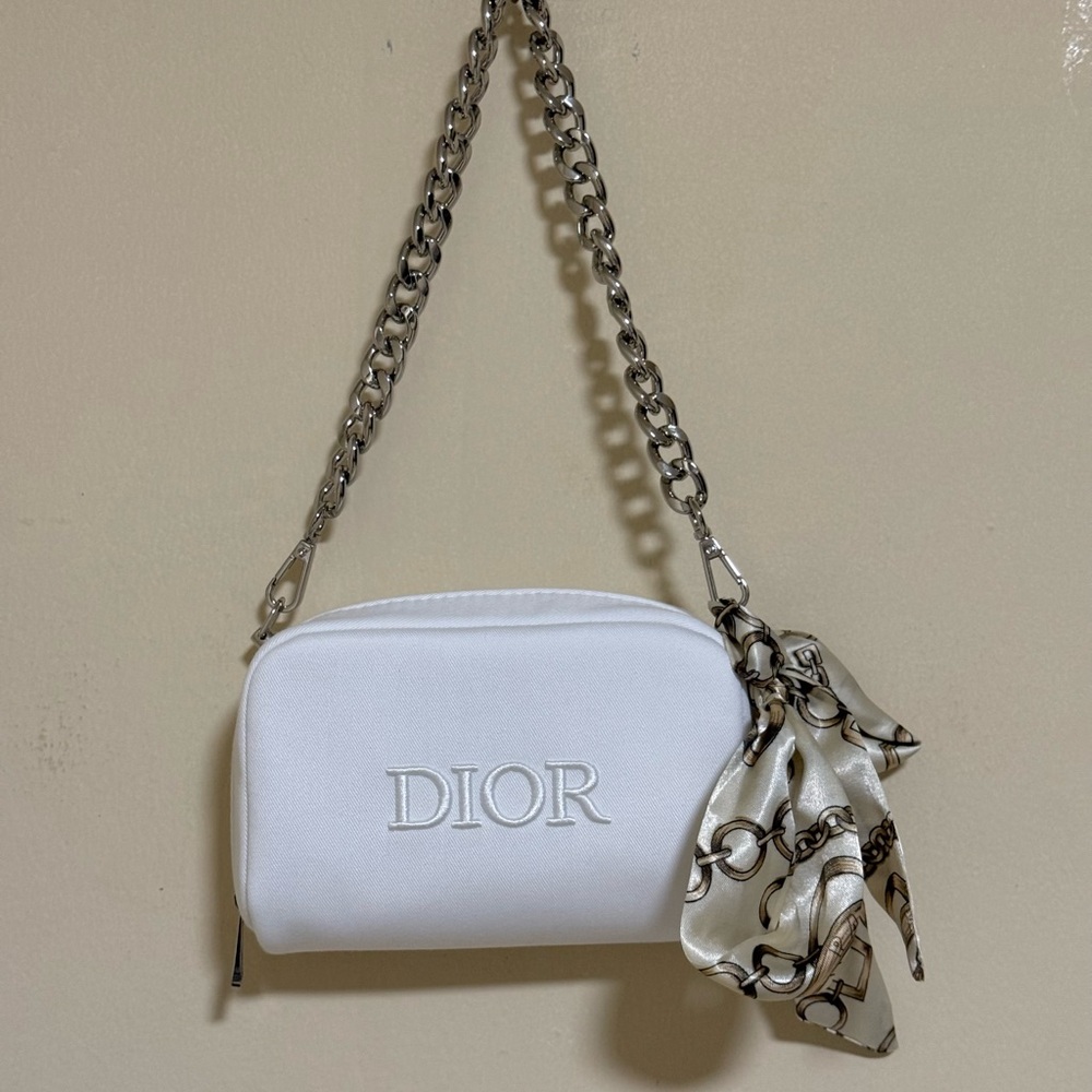 Dior off White Silver Crossbody Bag with Chain Strap - Picture 2 of 14